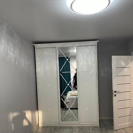 Стильная Квартира На Позняках Газ И Низкий Этаж Kiew Exterior foto